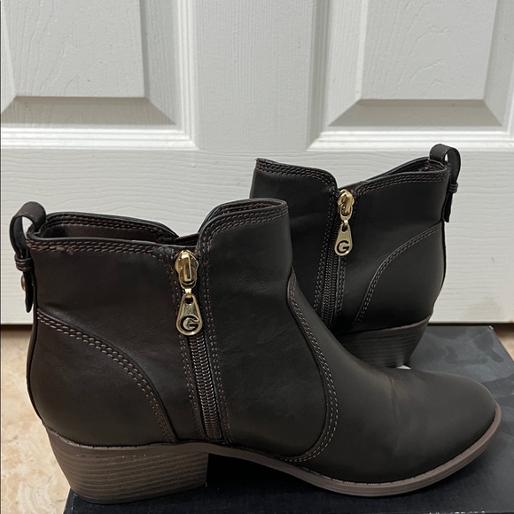 G by Guess Elegant Brown Ankle Boots - Picture 3 of 4